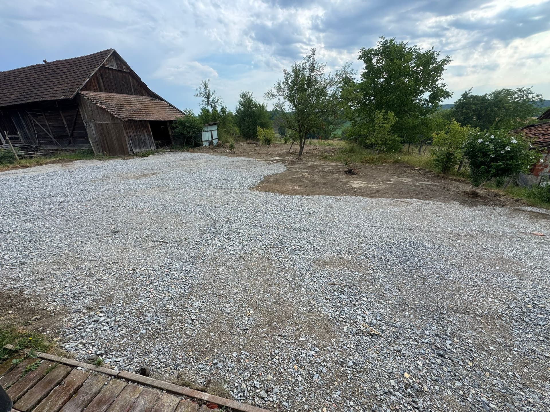 Gotovo nasipano dvorište u Garešnici