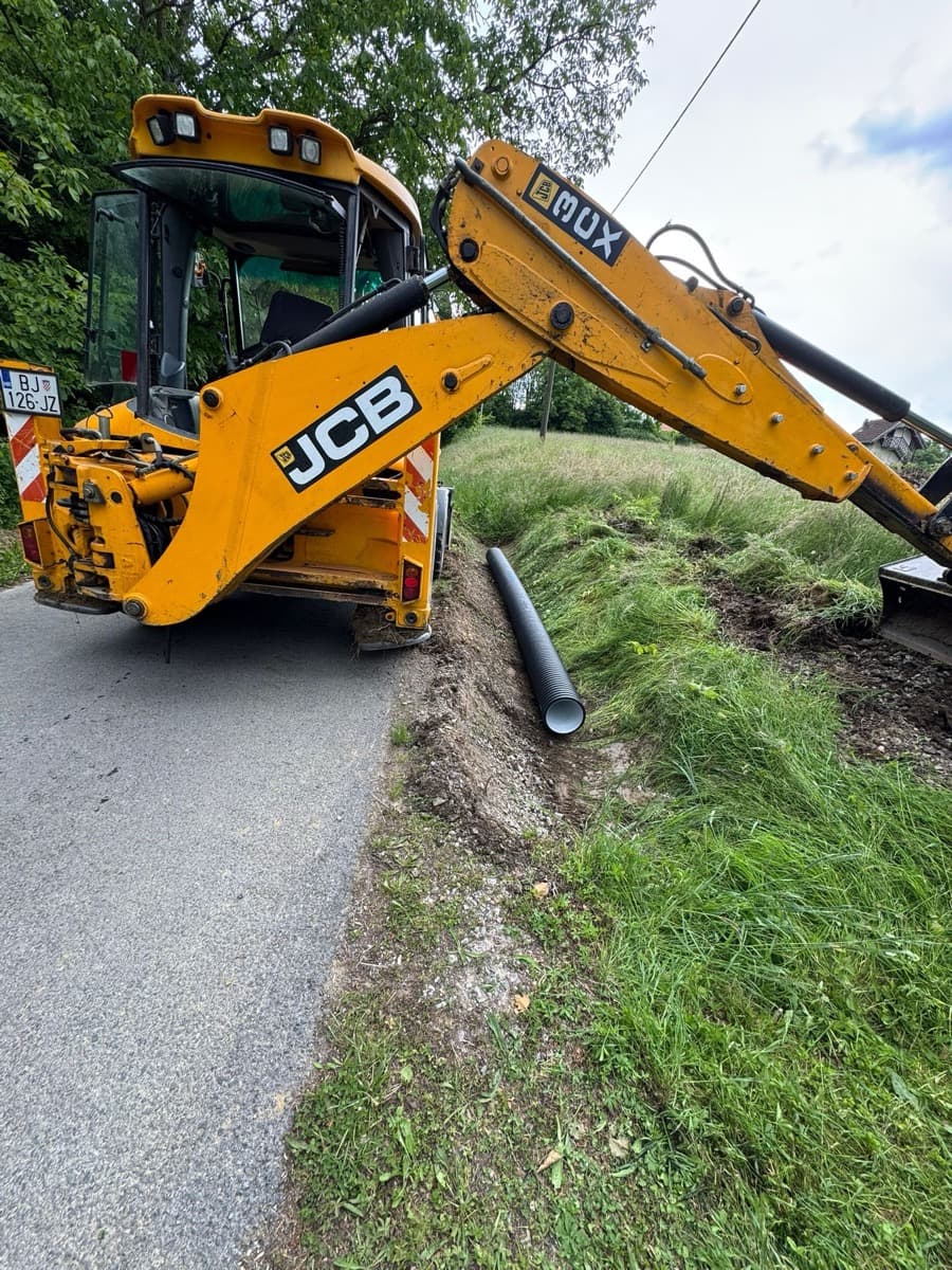 Iskop kanala za vodovod - precizno kopanje rova za polaganje cijevi