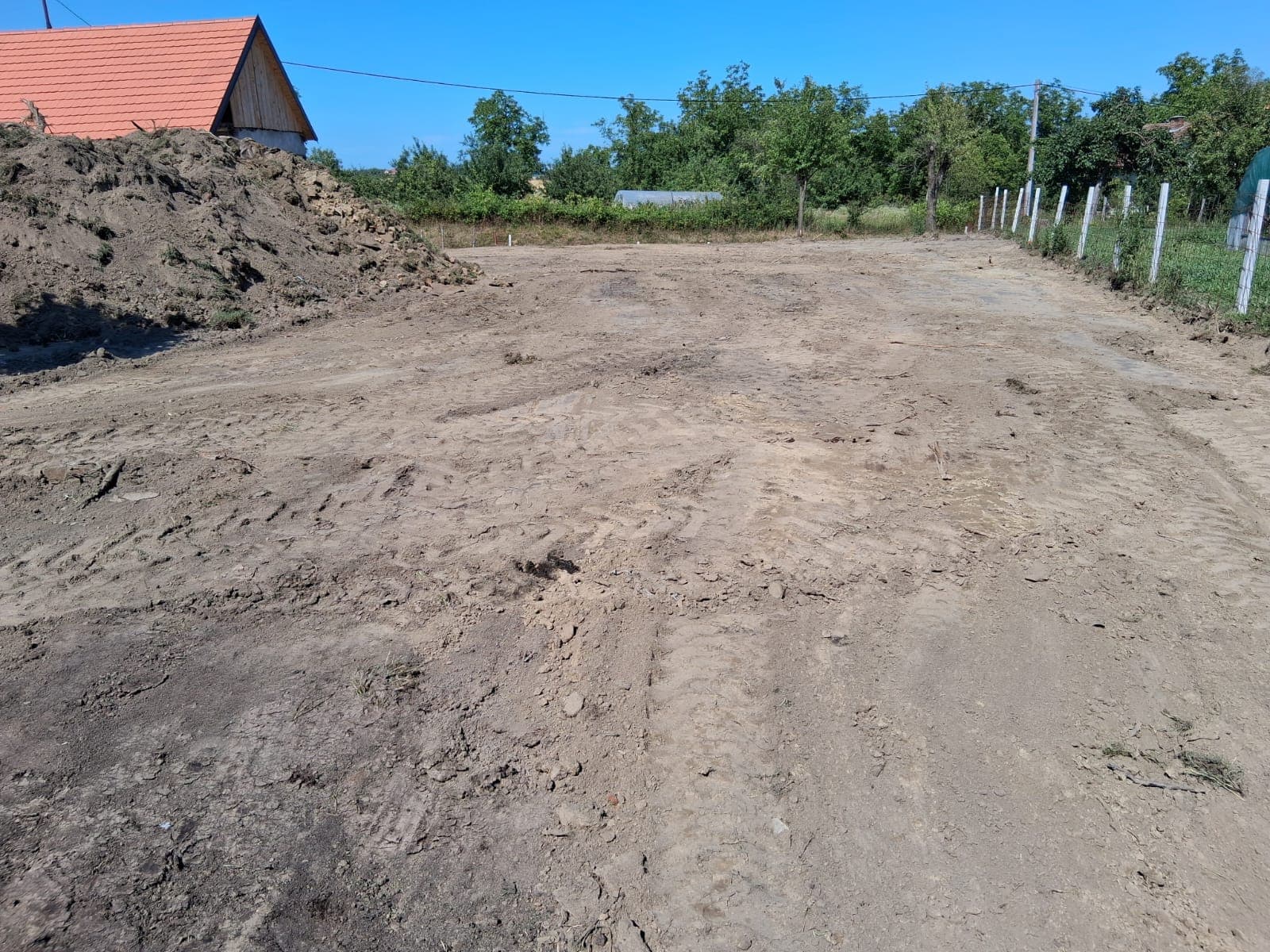 Pripremljena i nivelirana podloga dvorišta