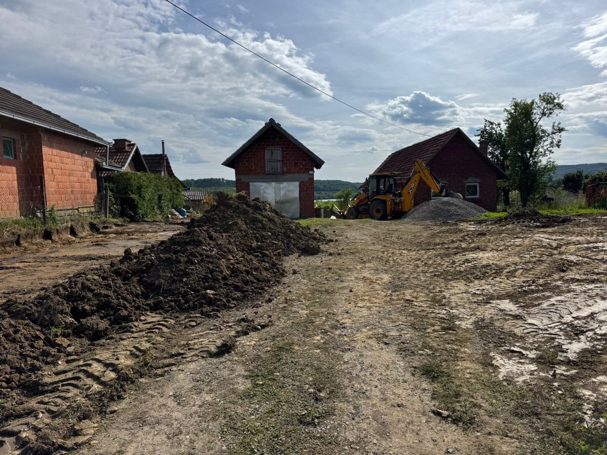 Uklanjanje viška zemlje i obrada podloge za stabilnu osnovu